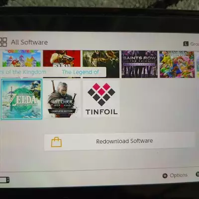  صورة 3 Nintendo switch مهكرة معاها 4 joycons مع شريطين وداخلها 20 لعبة مع ستور لتحميل الالعاب مجانا