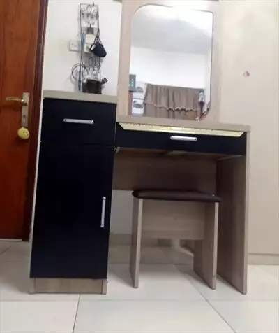  صورة 2 Pan Emirates Dressing table with stool for immediate sale