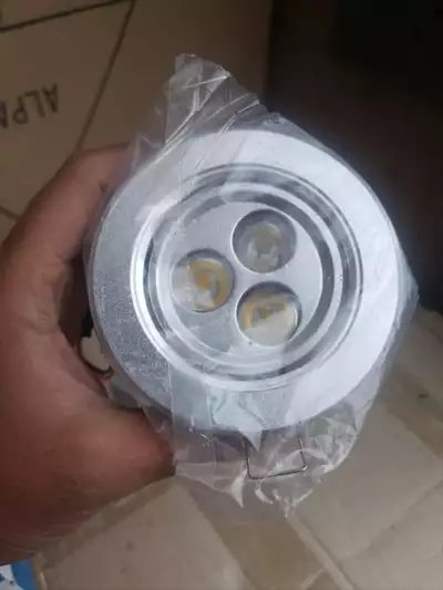  صورة 1 لمبات LED استيل بسعر عرررطه