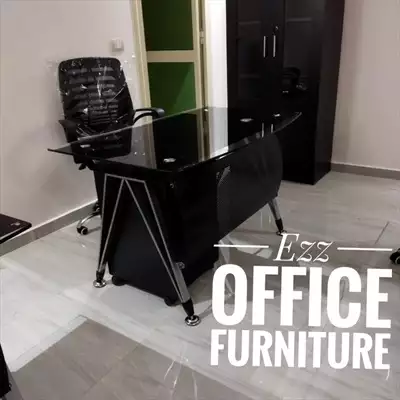  صورة 1 مكتب موظف زجاج سيكوريت ضد الكسر متوفر بجميع الالوان من شركه Ezz office furniture