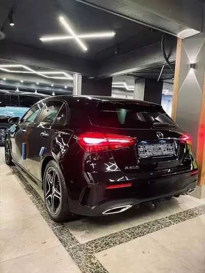  صورة 2 Mercedes Benz A200 AMG Mercedes A200 AMG Face lift 2023 Zero 1400cc 4 cylinder اسود فرش اسود استيراد