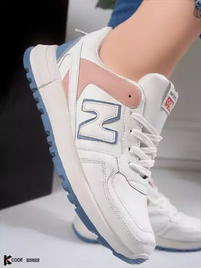  صورة 1 كوتشي حريمي New Balance عملي ومريح