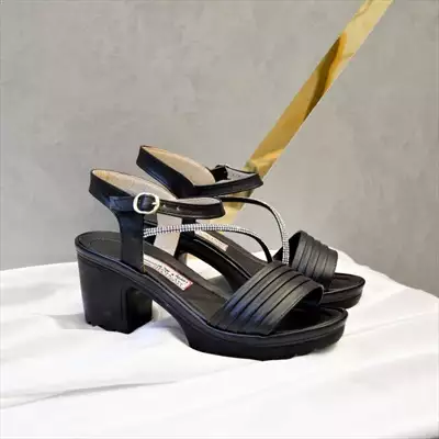  صورة 2 صندل ترندي موووت بكعب 5 سم مريح وعملي جدا ️ Size 37to41 قالب مظبوط Price 400 عموله 50 Code ch8514