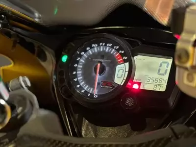  صورة 5 موتسيكل ريس Suzuki GSXR 1000 موديل 2007 عداد 35 000 الف كيلو السعر 400 000