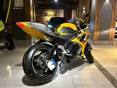  صورة 1 موتسيكل ريس Suzuki GSXR 1000 موديل 2007 عداد 35 000 الف كيلو السعر 400 000