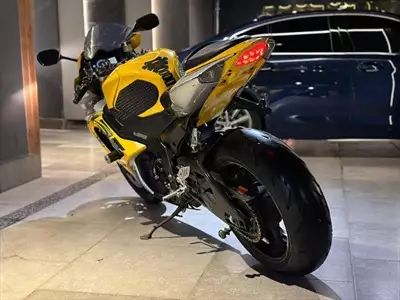  صورة 2 موتسيكل ريس Suzuki GSXR 1000 موديل 2007 عداد 35 000 الف كيلو السعر 400 000