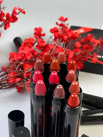  صورة 1 MATTE LIPSTICK PENCIL من ماركة MORPHE